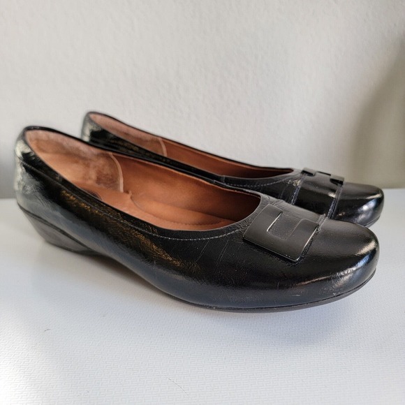 Clarks Artisan Leather Buckle Comfort Slip On Flats Womens Size 6M Black - Picture 1 of 13